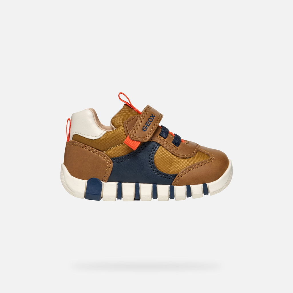 Scarpe Geox Per Bambino B Iupidoo Boy D - Trainers Con Chiusura A Velcro, Suola Piatta, Materiale Sintetico