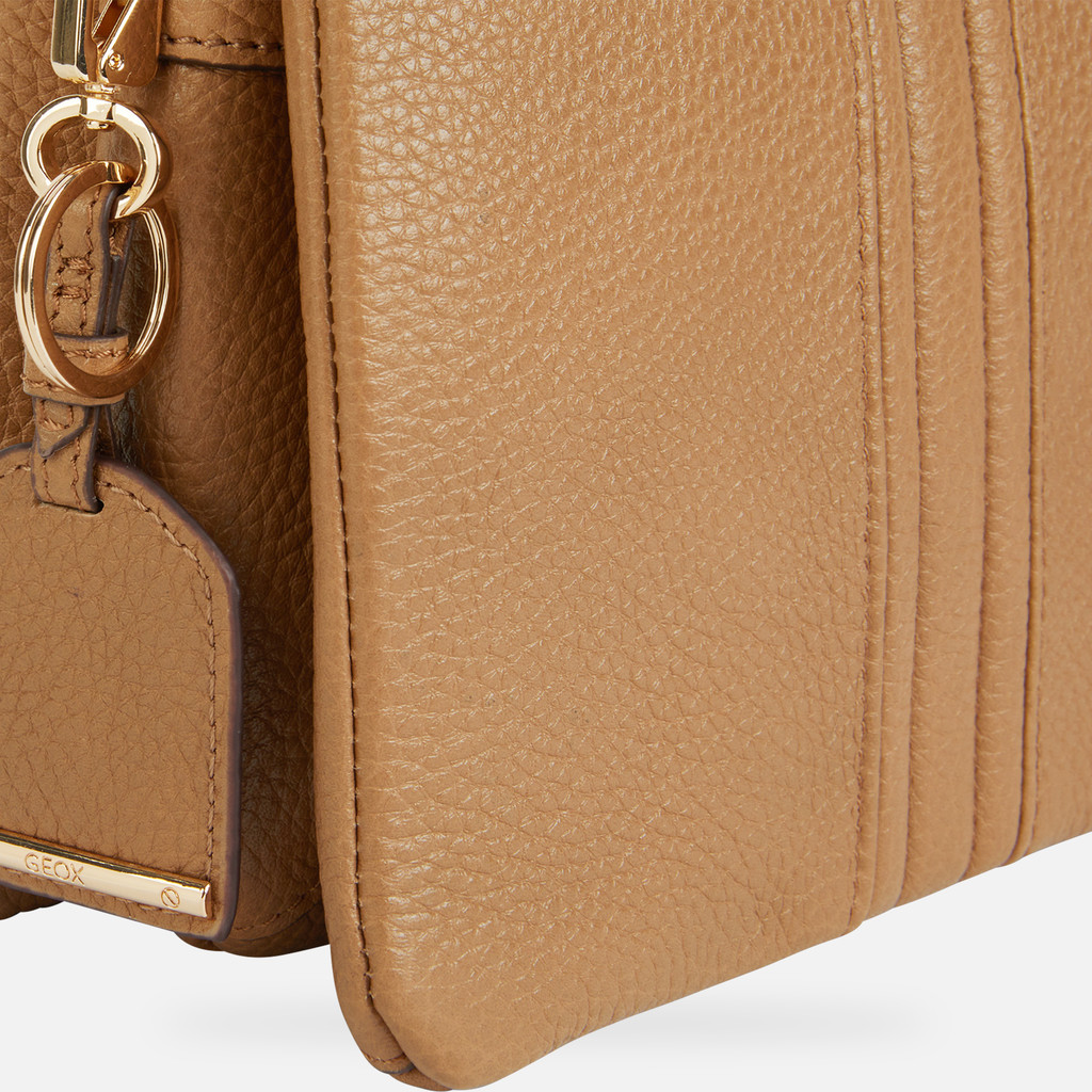 ショルダーバッグ・ポシェット ^LEATHERY^ Padded croissant shoulder bag BEIGE LRBG4404BE L-QUILTING One shoulder bag - Beige – LOUIS QUATORZE