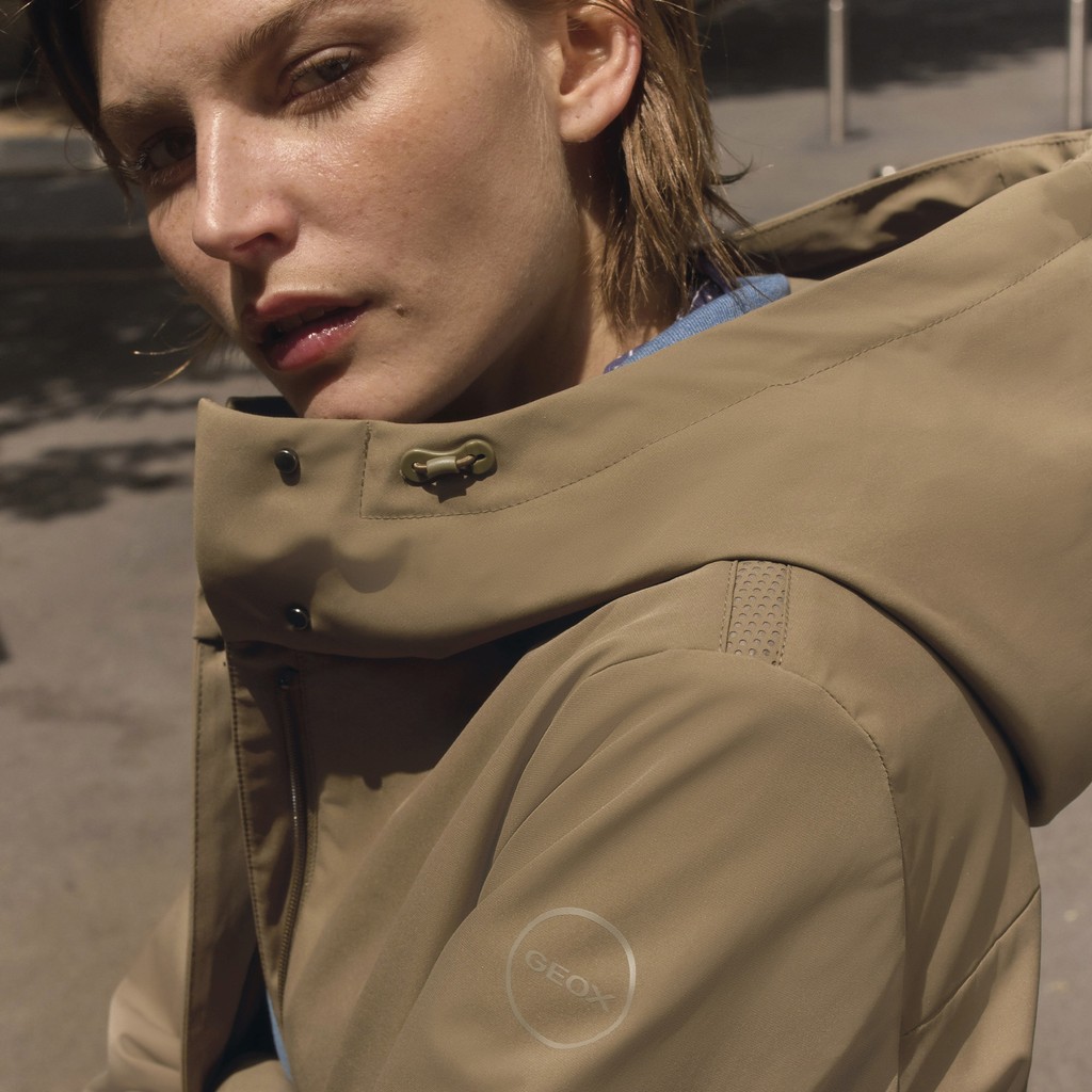 Parka matelass&eacute;e SPHERICA FEMME Marron noisette - image number 12 | GEOX